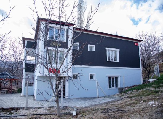 KAYSERİ YAHYALI KAVACIK MAH SATILIK 2 KATLI EV 800 M2 ARSASI VARDIR DAİRE SIFIRDIR