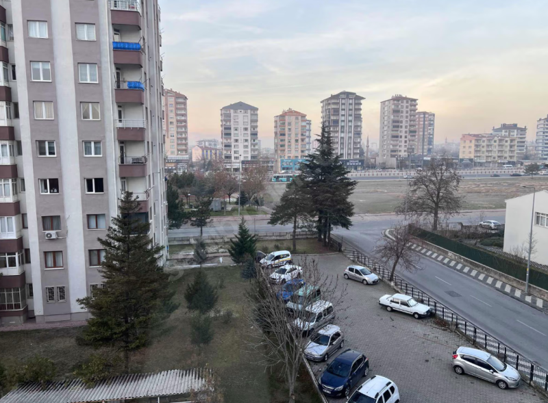 ERCİYES EVLERDE 3+1 LÜKS YAPILI ARA KAT, Kırediye uygun,