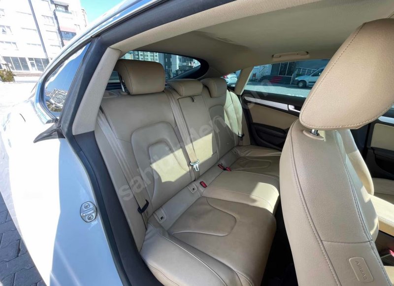 SAHİBİNDEN EMSALSİZ TEMİZLİKTE AUDİ A5 QUATTRO
