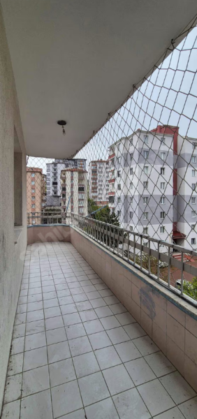 Yenidoğan'da 3 Cepheli,3 Balkonlu 3+1 Kombili Daire