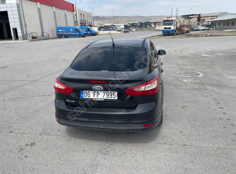 Ford focus sedan 1.6 titanium paket 2012 model