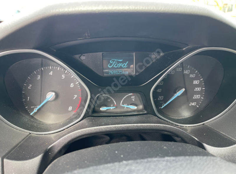 Ford focus sedan 1.6 titanium paket 2012 model