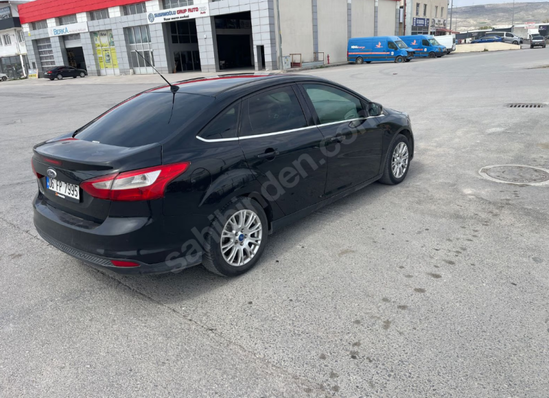 Ford focus sedan 1.6 titanium paket 2012 model