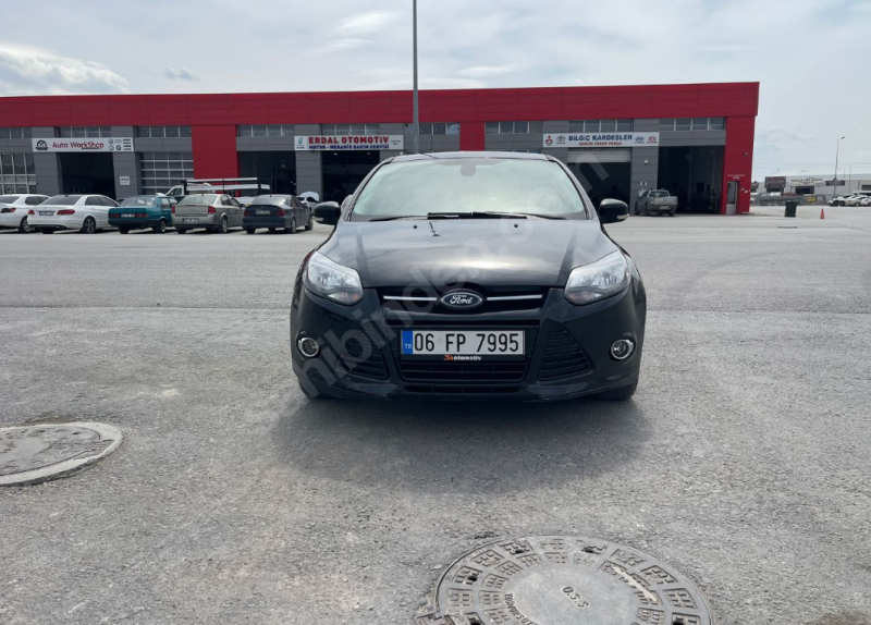 Ford focus sedan 1.6 titanium paket 2012 model