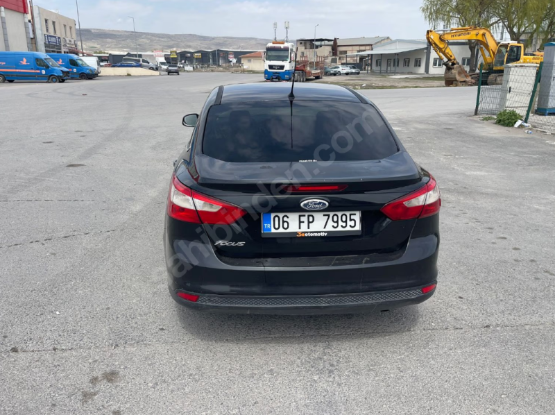 Ford focus sedan 1.6 titanium paket 2012 model