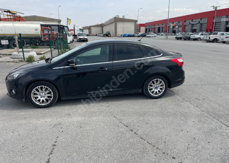 Ford focus sedan 1.6 titanium paket 2012 model