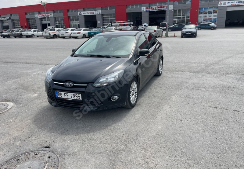 Ford focus sedan 1.6 titanium paket 2012 model