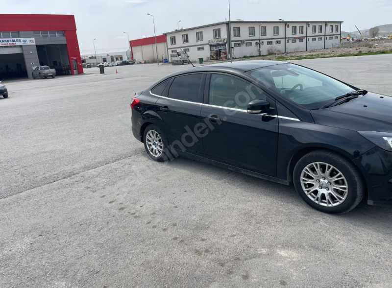 Ford focus sedan 1.6 titanium paket 2012 model