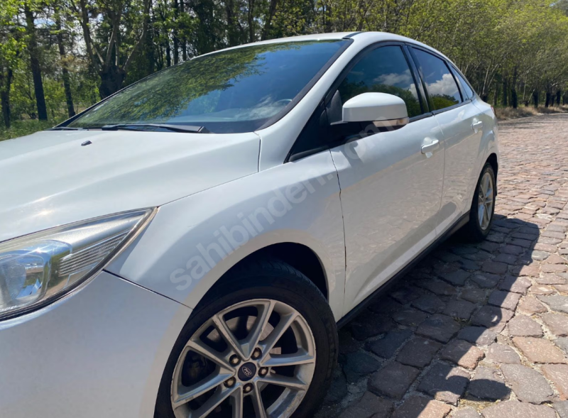 Biniciden Ford Focus