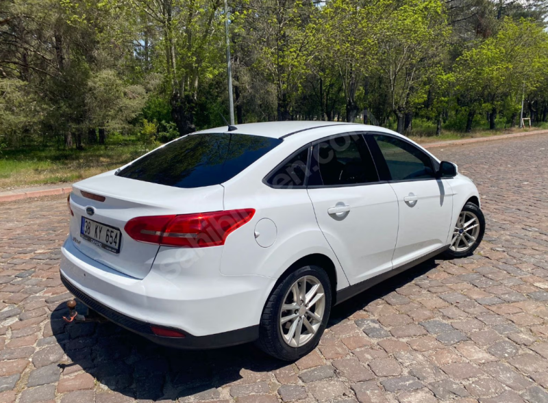 Biniciden Ford Focus