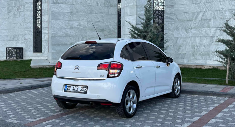 BAYANDAN 136.000 BİN KİLOMETRE'DE BAKIMLI HATASIZ AİLE ARACI