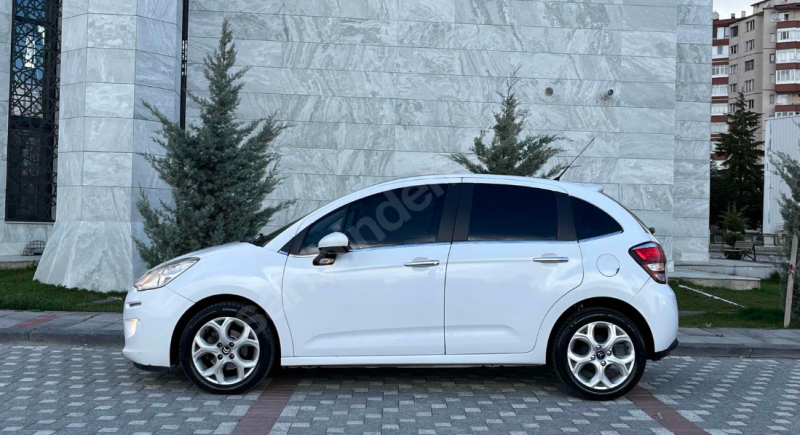 BAYANDAN 136.000 BİN KİLOMETRE'DE BAKIMLI HATASIZ AİLE ARACI