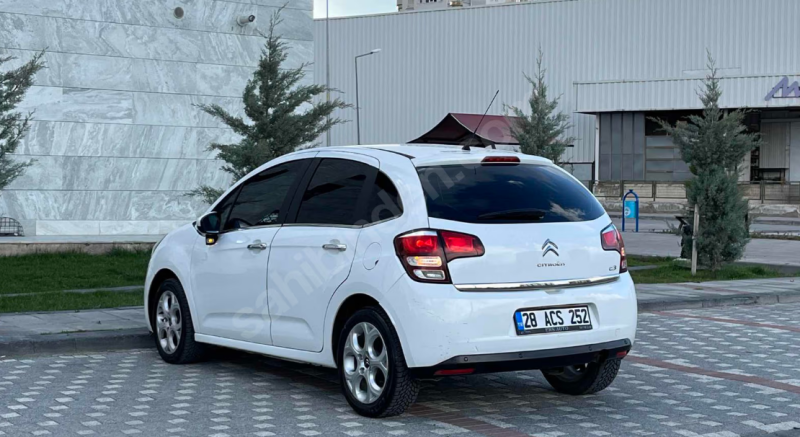 BAYANDAN 136.000 BİN KİLOMETRE'DE BAKIMLI HATASIZ AİLE ARACI