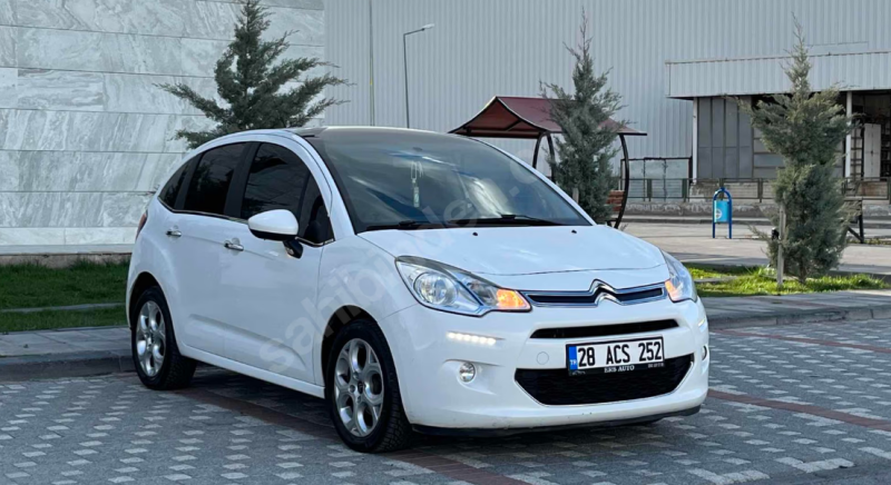 BAYANDAN 136.000 BİN KİLOMETRE'DE BAKIMLI HATASIZ AİLE ARACI