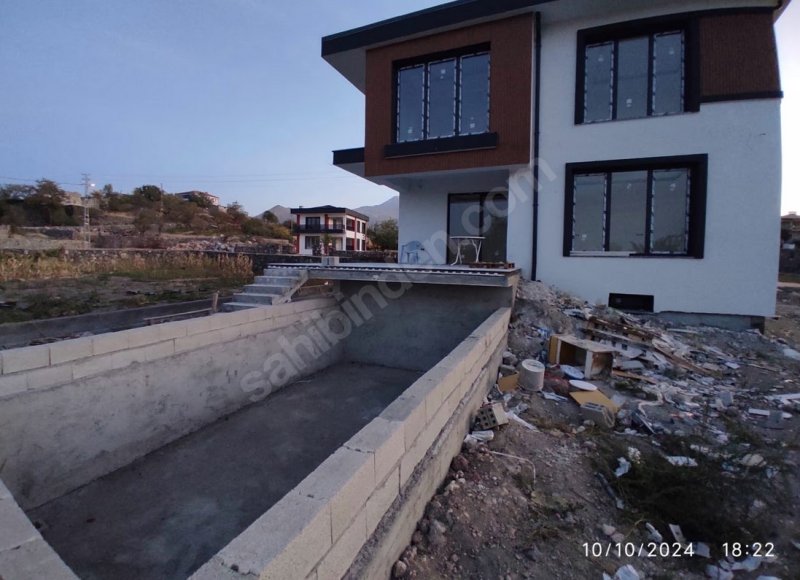 BU FİYATA GERÇEK BİR VİLLA, 1067 m2 BAHÇE İÇERİSİNDE TEK VİLLA..