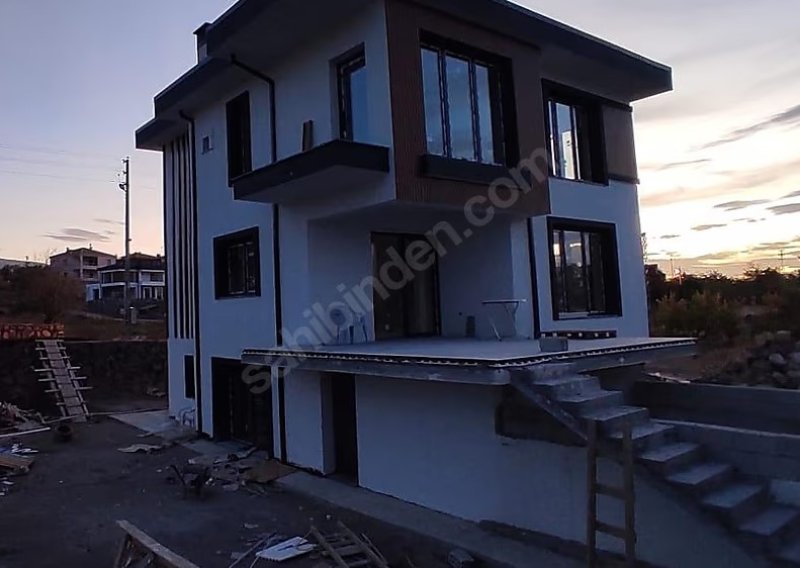 BU FİYATA GERÇEK BİR VİLLA, 1067 m2 BAHÇE İÇERİSİNDE TEK VİLLA..
