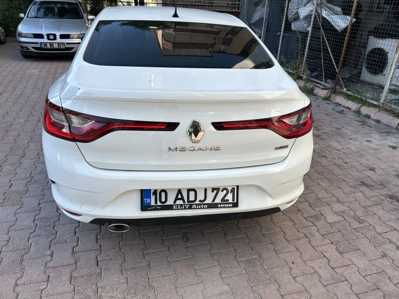 Emekliden dizel otomatik megan 4 aracım temiz bakımlıdır