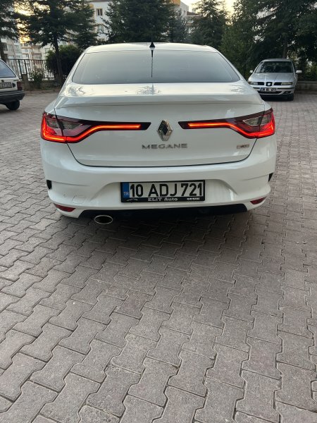 Emekliden dizel otomatik megan 4 aracım temiz bakımlıdır