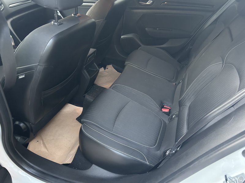 Emekliden dizel otomatik megan 4 aracım temiz bakımlıdır