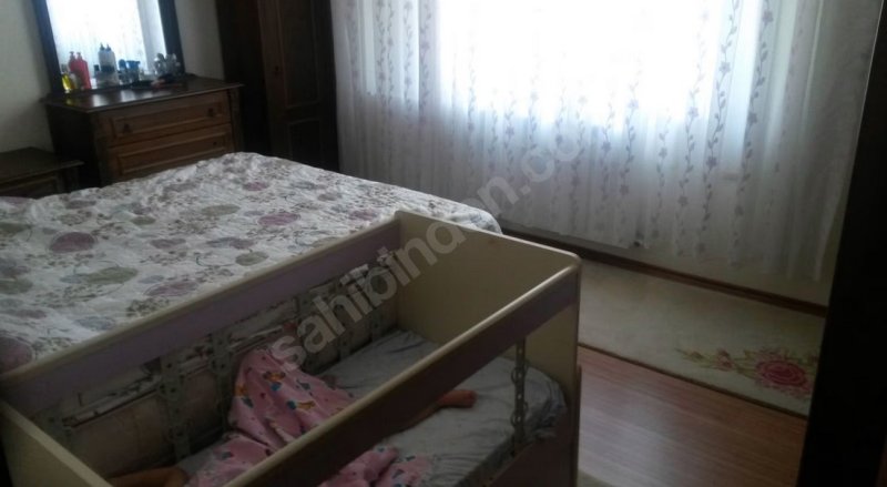 BAHÇELİEVLER MAH. ARAS SİTESİNDE SATILIK ARAKAT DAİRE