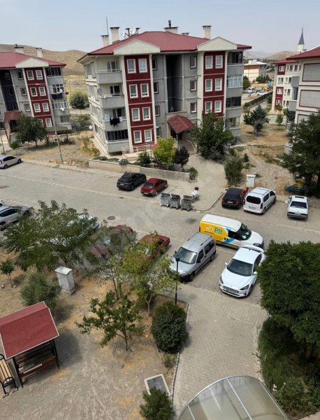 YEŞİLHİSAR 2. ETAP TOKİ'DE TEMİZ 2+1 DAİRE (BLOK:E1-7,DAİRE:16)
