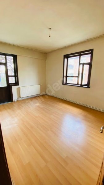 Fevzi Çakmak Mahallesinde 3+1 geniş 3 balkonlu orta kat daire