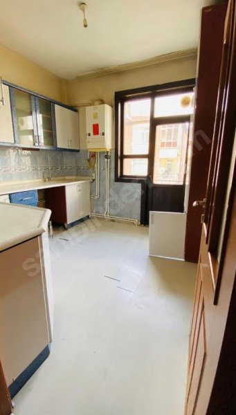 Fevzi Çakmak Mahallesinde 3+1 geniş 3 balkonlu orta kat daire