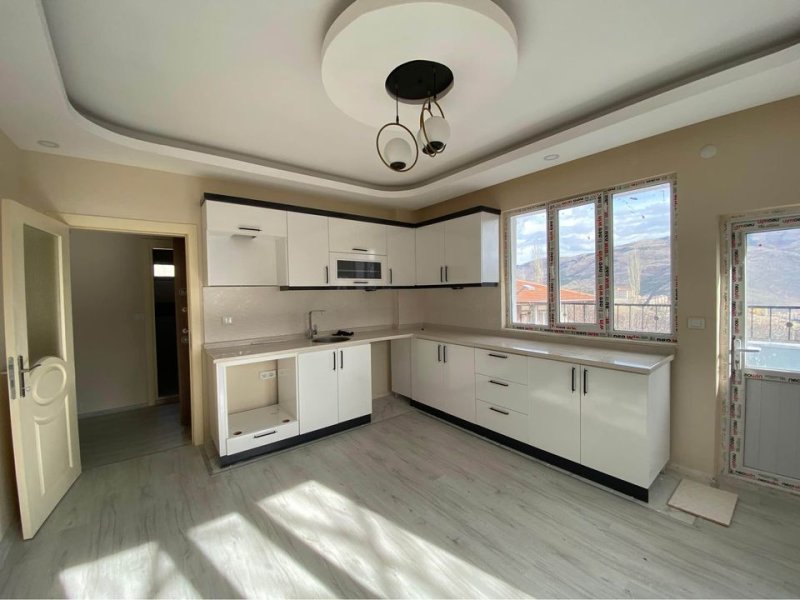 KAYSERİ YAHYALI KAVACIK MAH SATILIK 2 KATLI EV 800 M2 ARSASI VARDIR DAİRE SIFIRDIR