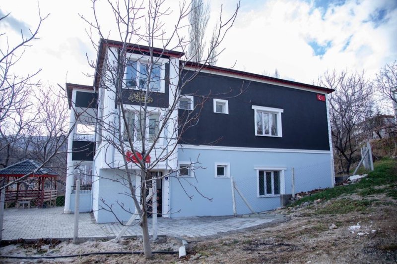 KAYSERİ YAHYALI KAVACIK MAH SATILIK 2 KATLI EV 800 M2 ARSASI VARDIR DAİRE SIFIRDIR