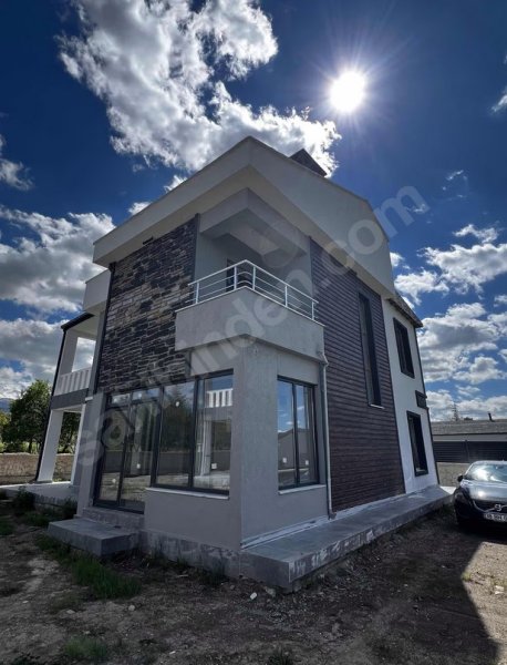 Şehir Merkezinde Mükemmel Konumda Oturmaya Hazır Villa