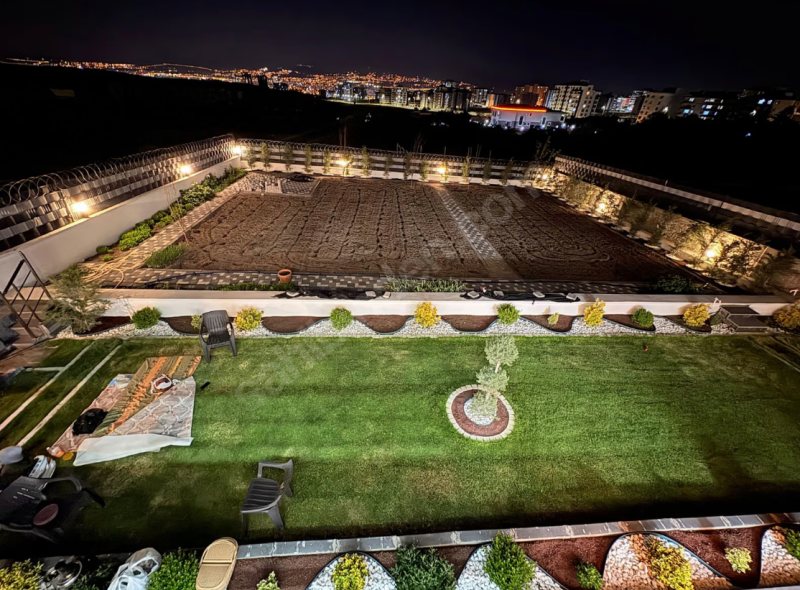 Meskenli Ultra Lüks 3 Katlı Villa Erciyes Manzaralı - Peyzajlı