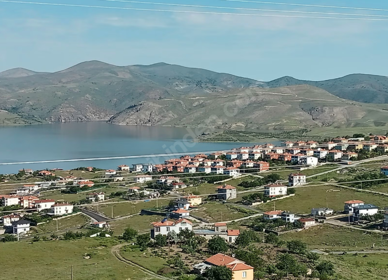 Kuşçu marinada baraj manzaralı satılık müstakil ev