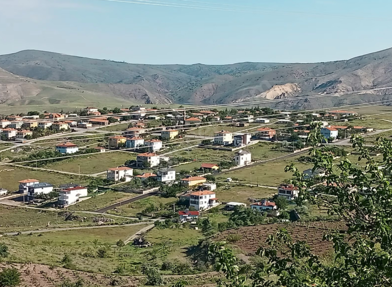 Kuşçu marinada baraj manzaralı satılık müstakil ev
