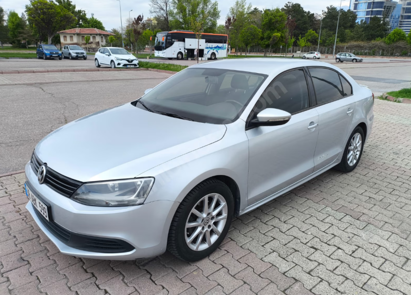 SAHİBİNDEN TEMİZ OTOMATİK JETTA