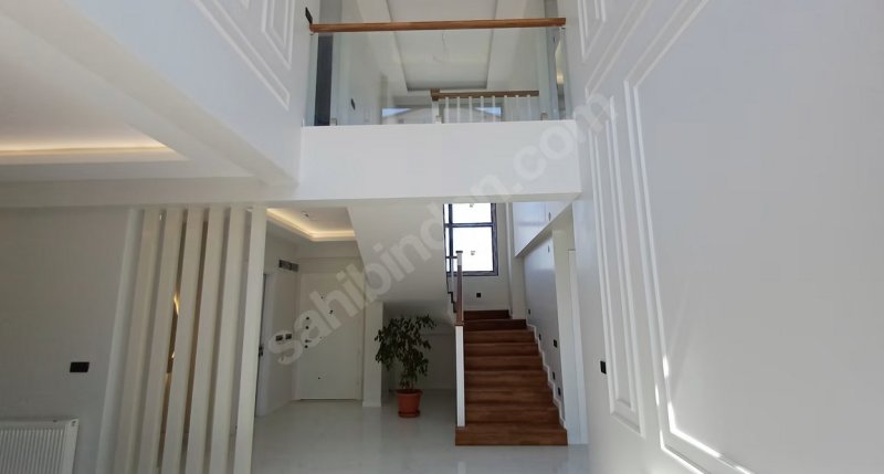 FIRSAT! AKYAZI'DA,KÖŞEBAŞI, MESKENLİ,4.5+1 LÜKS VİLLA!