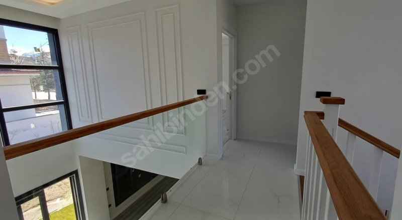 FIRSAT! AKYAZI'DA,KÖŞEBAŞI, MESKENLİ,4.5+1 LÜKS VİLLA!