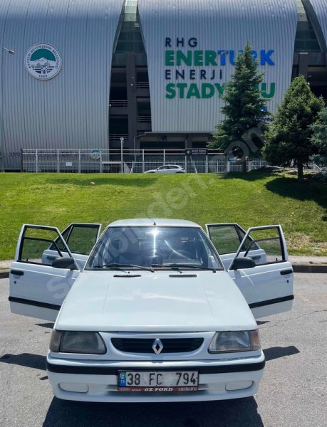 Masraf Etmeden Binilecek Renault 9 Broadway