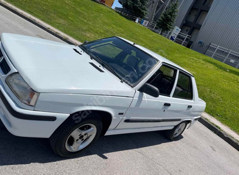 Masraf Etmeden Binilecek Renault 9 Broadway
