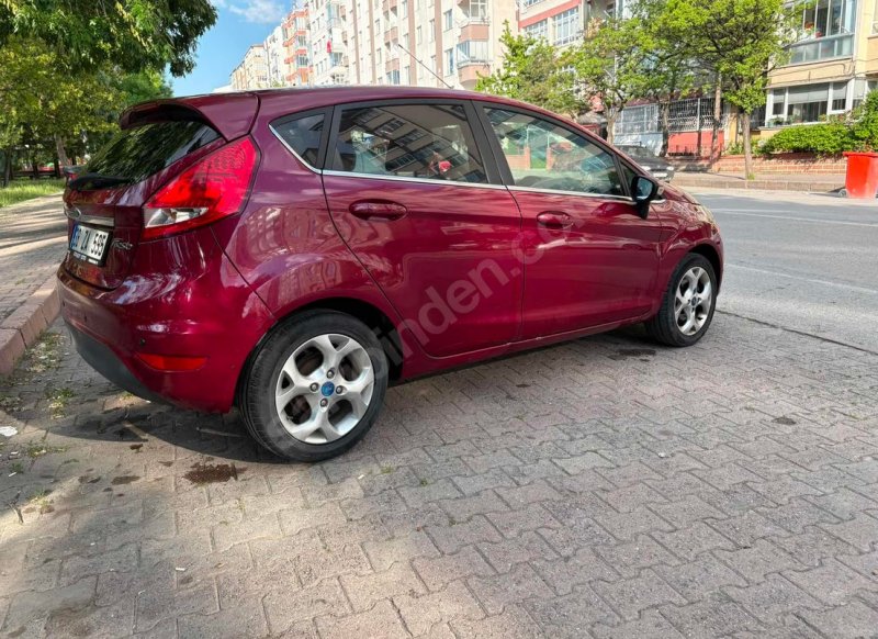 İlk sahibinden hasarsız değişensiz boyasız Fiesta