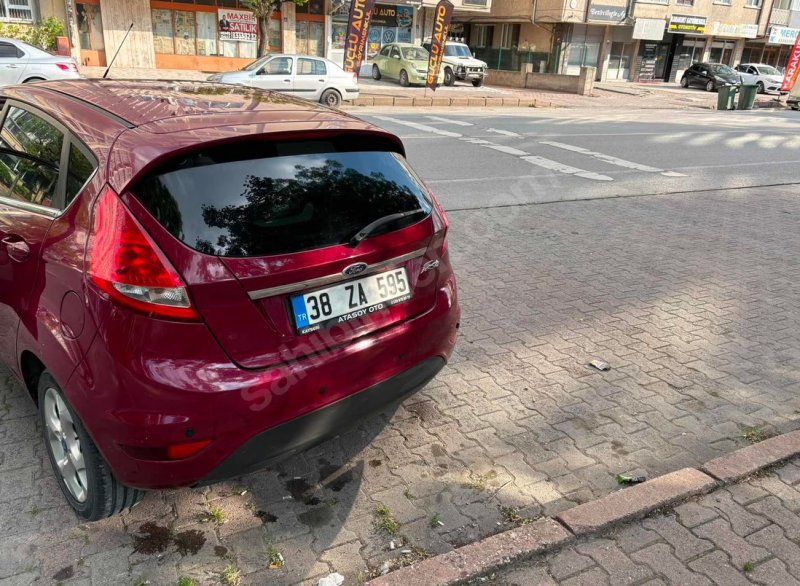 İlk sahibinden hasarsız değişensiz boyasız Fiesta