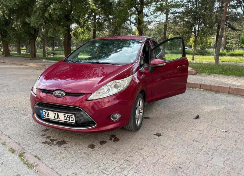 İlk sahibinden hasarsız değişensiz boyasız Fiesta