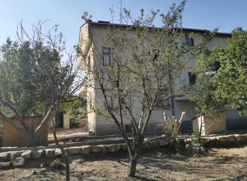 HEM YATIRIMLIK HEM OTURMALIK 1200 M2 ARSA 300 M2 EV
