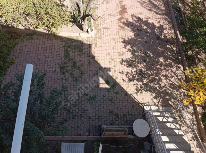 HEM YATIRIMLIK HEM OTURMALIK 1200 M2 ARSA 300 M2 EV