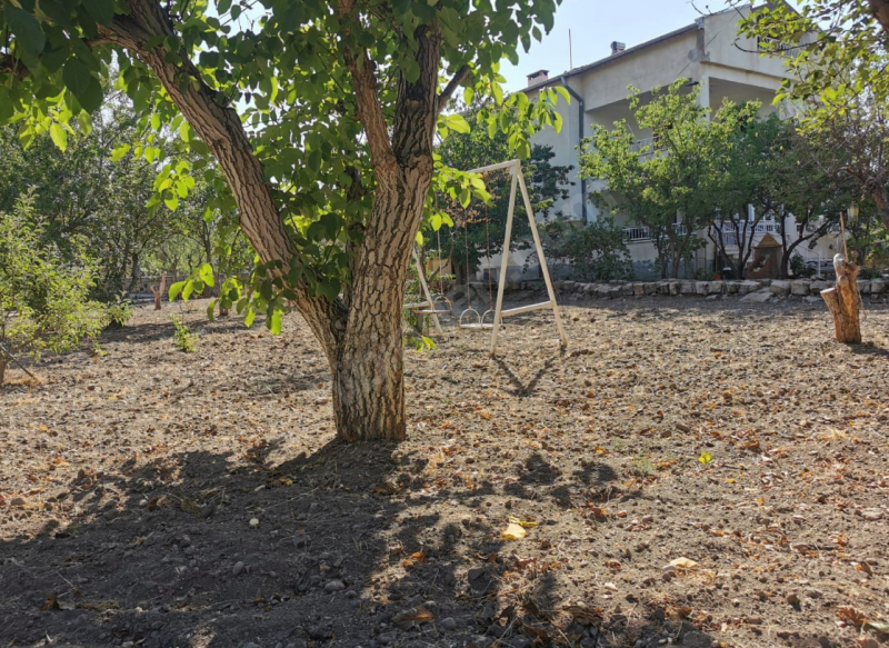 HEM YATIRIMLIK HEM OTURMALIK 1200 M2 ARSA 300 M2 EV