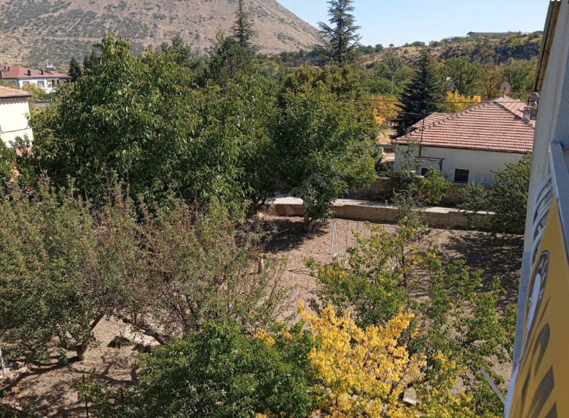 HEM YATIRIMLIK HEM OTURMALIK 1200 M2 ARSA 300 M2 EV