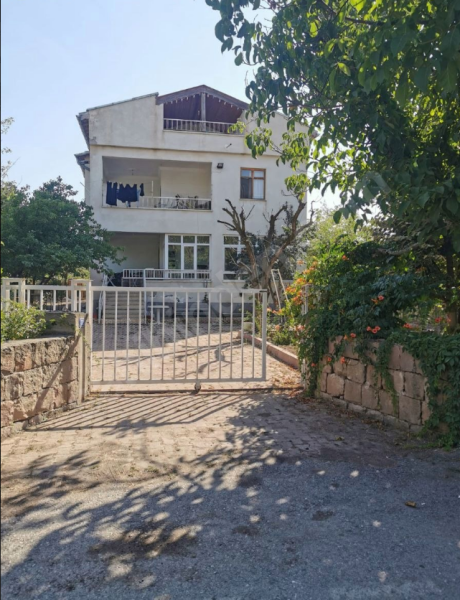 HEM YATIRIMLIK HEM OTURMALIK 1200 M2 ARSA 300 M2 EV