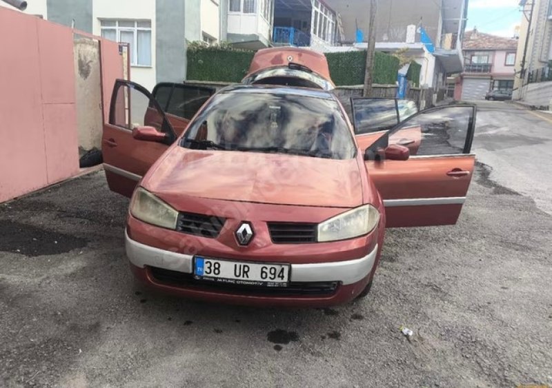 TEMİZ BAKİMLİ MEGANE 2
