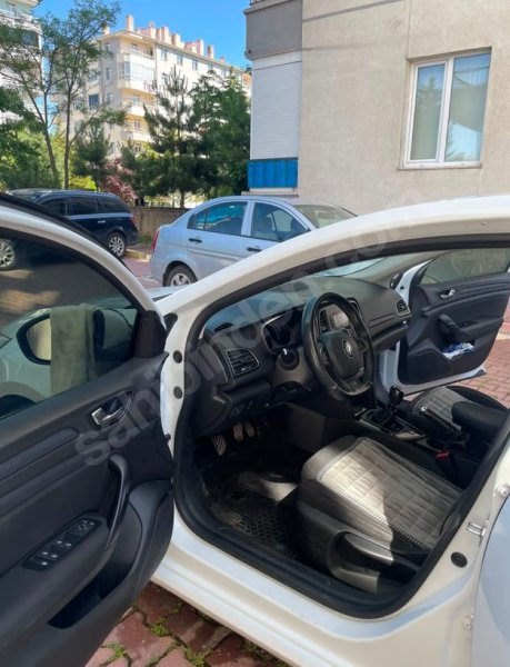 Boyasız Değişensiz Hasar Kayıtsız Aile Aracı Servis Bakımlı