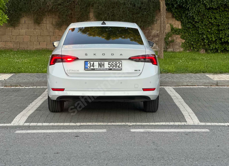 2023 MODEL SKODA OCTAVİA 1.5 TSİ e-TEC PREMİUM DEĞİŞENSİZ