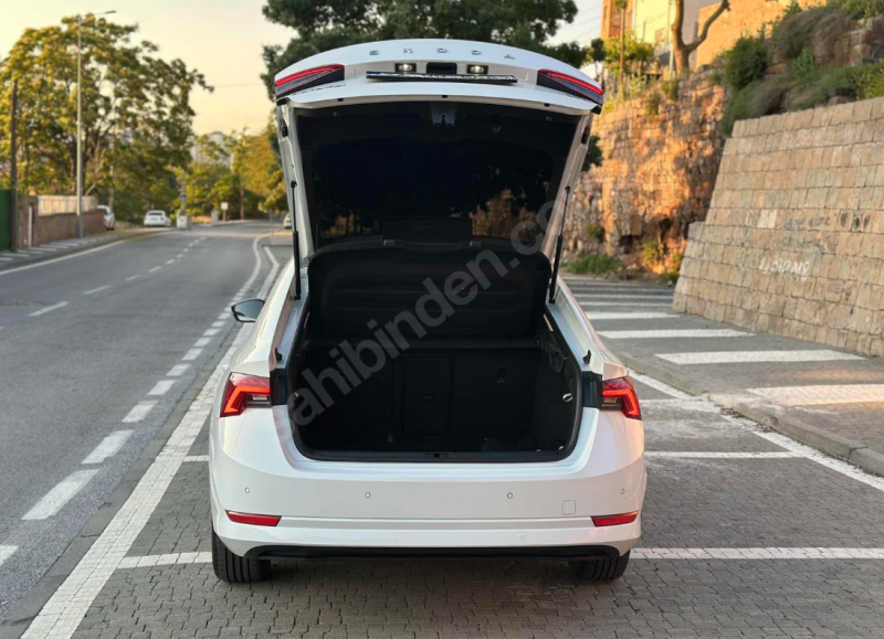 2023 MODEL SKODA OCTAVİA 1.5 TSİ e-TEC PREMİUM DEĞİŞENSİZ